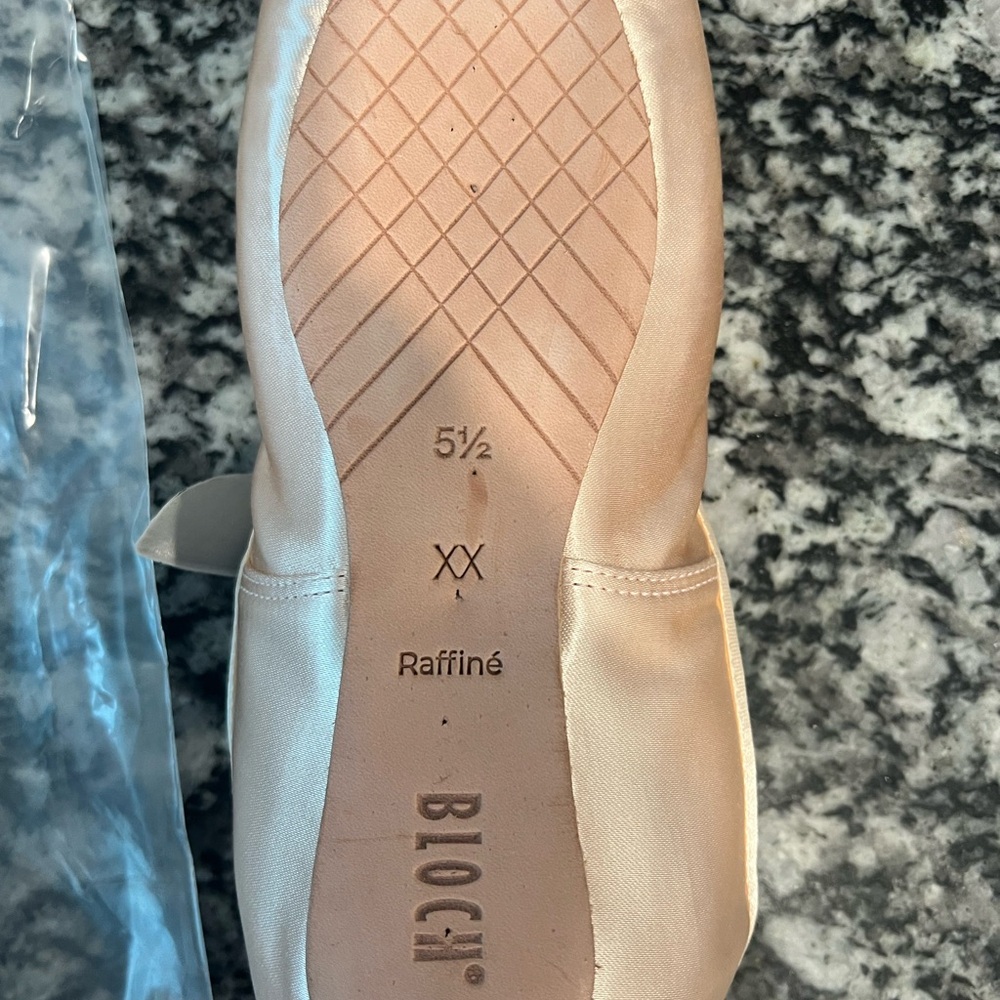 Bloch Raffiné pointe shoes 5.5 XX
